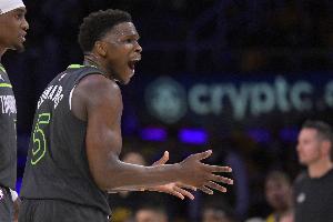 曾令旭：爱尔华兹今年处理球能力进步不少 森林狼继续搅乱西部吧