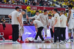 山西篮协副主席：主场医疗没问题 媒体人：尊重事实 我有视频证据