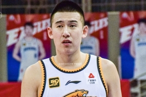 付豪：我很想打好 承认自己的问题 休赛期努力弥补 合同还有一年