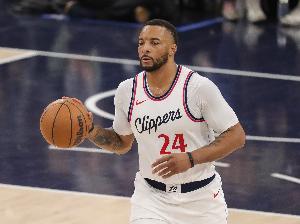 不稳！诺曼-鲍威尔常规赛场均21.8分&命中率48.4% 季后赛降到16分