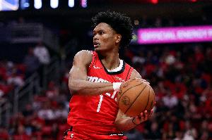 🚀未来可期！阿门生涯首次季后赛场均15.7分6.9板3.3助