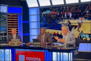 啊这😳最后时刻当威少持球推进快攻时 掘金解说高喊NONONO