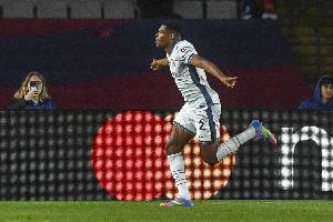 2球2助攻，邓弗里斯是自本泽马后首位在欧冠半决赛参与4球球员