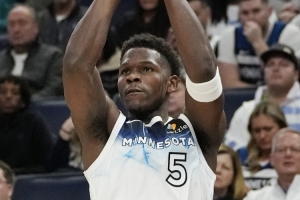 一个不进🤦‍♂️？森林狼半场三分15中0 华子兰德尔迪文皆3中0