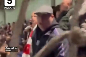 输球输人？阿森纳球迷辱骂巴黎球迷：穆斯林恐怖分子、死同性恋