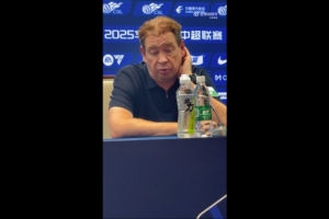 斯卢茨基：特谢拉有点小反应，希望路易斯下一场能踢