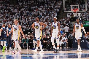 库明加：跟巴特勒&库里打球既有相同也有不同 我一直在观察