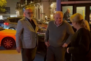 传奇离队！穆勒告别派对在慕尼黑举办，赫内斯出席