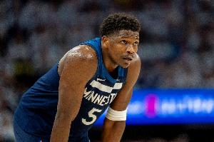 芬奇：不担心爱德华兹的脚踝 他昨天练得不错&不会有时间限制