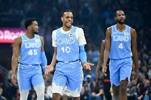 辣眼睛！骑士本场出现多达22次失误 比步行者多12次