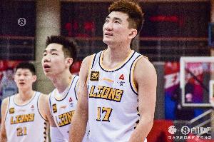 媒体人：广厦末节找回最熟悉的防守强度 夹击&造失误&提速打反击