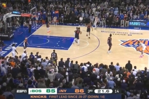 隔得够久！阿努诺比三分&哈特上篮反超3分 尼克斯28-27后首次领先