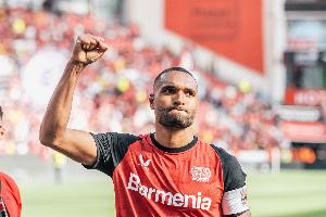 记者：拜仁为塔开的合同年薪为1200万欧，并将支付1500万欧签字费