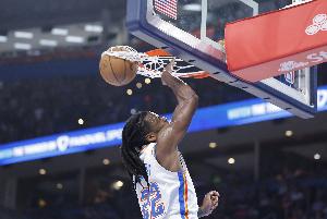 奇兵！卡森-华莱士半场6中4贡献10分3板3断 三分3中2