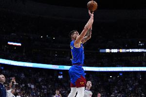 拔哥！小迈克尔-波特9投4中&三分5中2 得到10分4板1断1帽