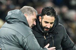 欧联杯决赛前的最后一场比赛，曼联和热刺同时输球....😅