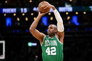 豪泽：霍福德的职业素养是最棒的 他是最佳队友之一