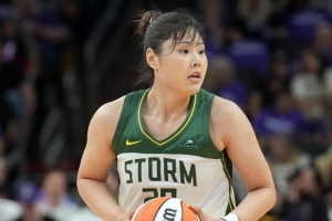 段冉：李月汝坐稳风暴队替补第一内线 不过她的队友明显没准备好