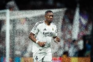 年薪2250万欧❗阿斯：阿隆索告知阿拉巴，若留队只能踢替补🚨