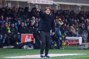 恼火🔥孔蒂：帕尔马拖延战术太过分，我们阵容单薄因此十分艰难