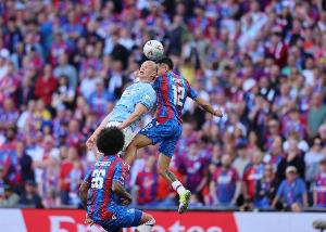 😅水晶宫后卫：我问哈兰德为什么不踢点球，他说马尔穆什也不错