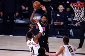 乔治：我在抢七3分投到篮板侧沿？很多伟大球员都有过这种表现