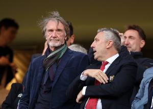 邮报：曼联24/25财年亏损约1亿镑，总债务超10亿镑&转会欠款约3亿