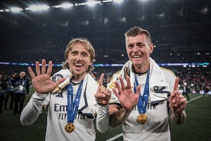 老搭档的默契😭克罗斯5月21日宣布退役，魔笛5月22日宣布离队