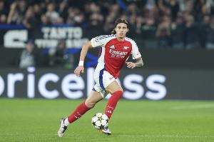 记者：卡拉菲奥里有望在对圣徒一役首次以左中卫代表枪手联赛首发