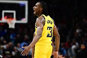 崴脚重回比赛！卡莱尔：内史密斯移动还不错 明天会了解更多伤情