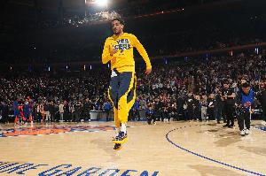 🧙哈利伯顿东决至今场均21.7分5.3板9.7助 真实命中率55.7%