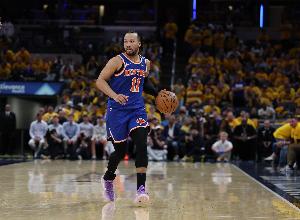 拼尽全力！布伦森今年季后赛达成450分100助攻 队史首人