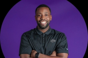 Haynes：今年G联赛冠军主帅昆顿-克劳福德 已同意成为开拓者助教