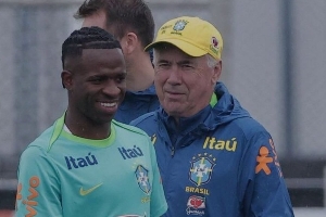 安切洛蒂巴西首训！拉菲尼亚、维尼修斯、卡塞米罗、安东尼......