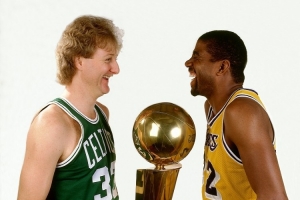 🤭萧华：斯特恩刚上任时调侃说 他的工作就是给湖凯轮流发奖杯