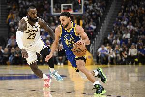 萧华：詹杜库的地位是因为他们场上的成就 而非碰巧在大球市打球