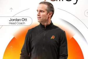 太阳官方：球队正式聘请乔丹-奥特担任主教练