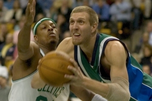 老尼尔森：1998届新秀我最喜欢皮尔斯 但我儿子坚持选诺维茨基