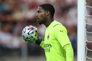 记者：切尔西预计不会在今天签下迈尼昂和吉滕斯