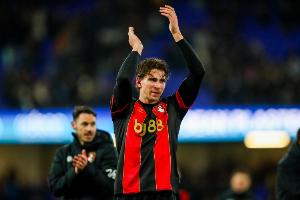 罗马诺：巴黎与扎巴尔个人达成五年合同，俱乐部转会费谈判仍持续