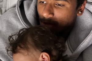 天伦之乐🥰Draya晒杰伦-格林与一岁女儿温馨合照：父亲节快乐