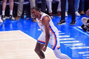 杰伦威今年的工资仅478万💰️场边赛季报销的新秀都比他高😂