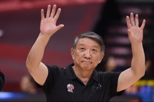 🤔啥？中国女篮热身赛击败日本女篮 有球迷在现场喊宫鲁鸣下课