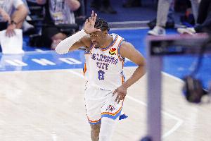 😳杰伦威能成下个皮蓬吗？路威：不要怀旧情结作祟了 当然可以