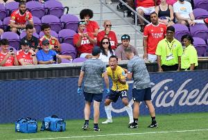 周通谈不愿下场：我把每场比赛当人生最后一场比赛、最后一分钟拼