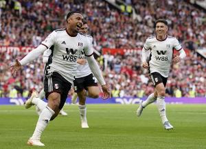 talkSPORT：埃弗顿寻求免签富勒姆边卫泰特，沃克加盟前景悬了