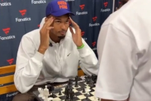 😂文班亚马挑战和100名球迷下国际象棋 最后轻松获胜