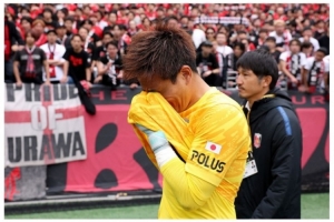 遭国米绝杀出局！39岁西川周作赛后落泪：我们不能这样回到日本