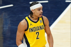 也燃尽了！内姆哈德10中4得15分5板6助 三分3中2