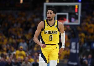 曾令旭：哈利这次受伤是我见过所有跟腱伤里最直观的 大概率断了